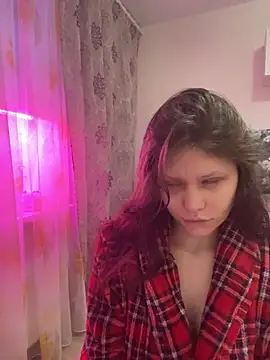 Snapshot of Lunliss chatting on 11-29-25, 10:51 Lunliss online show from 11-29-25, 10:51