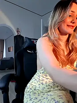 Snapshot of Chloe_Ravens chatting on 05-14-26, 06:20 Chloe Ravens online show from 05-14-26, 06:20