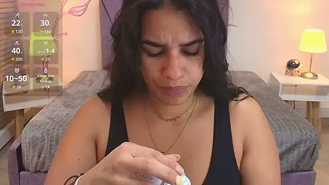 Lia Blake  online show from 10-20-25, 12:05