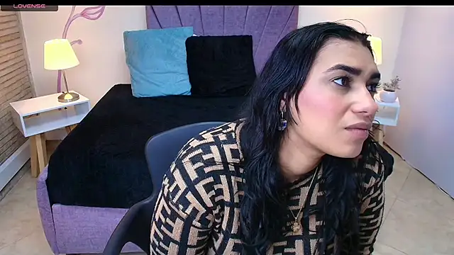 Lia Blake  online show from 11-18-25, 12:20