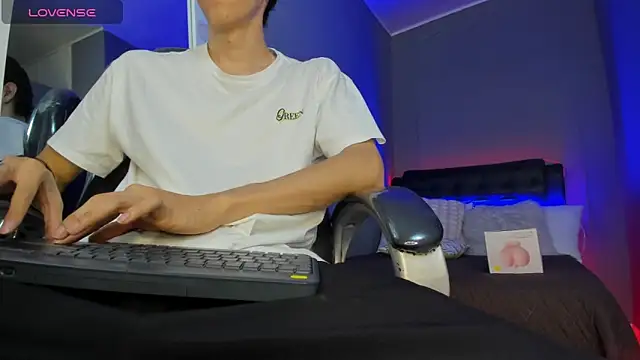 Snapshot of Jhon_snow22 chatting on 09-10-25, 02:28 Jhon snow22 online show from 09-10-25, 02:28