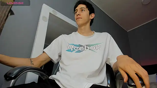 Snapshot of Jhon_snow22 chatting on 09-30-25, 02:11 Jhon snow22 online show from 09-30-25, 02:11