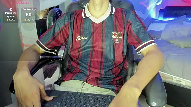 Snapshot of Jhon_snow22 chatting on 10-25-25, 02:13 Jhon snow22 online show from 10-25-25, 02:13