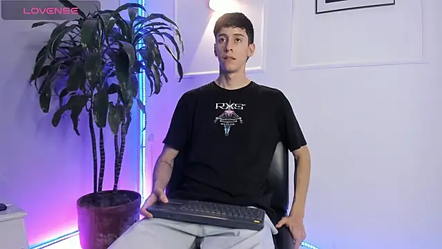 Snapshot of Jhon_snow22 chatting on 11-12-25, 02:01 Jhon snow22 online show from 11-12-25, 02:01