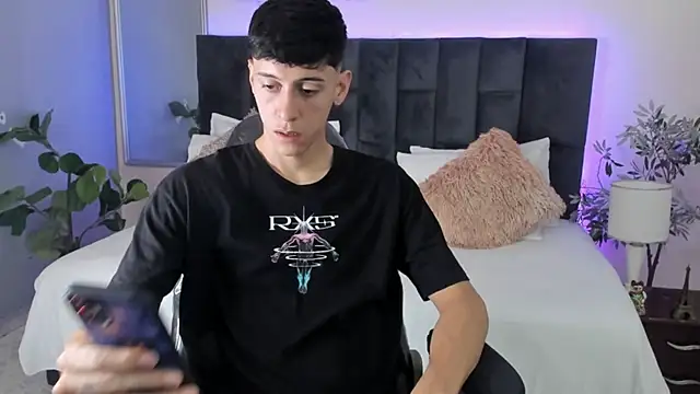 Snapshot of Jhon_snow22 chatting on 11-22-25, 01:43 Jhon snow22 online show from 11-22-25, 01:43