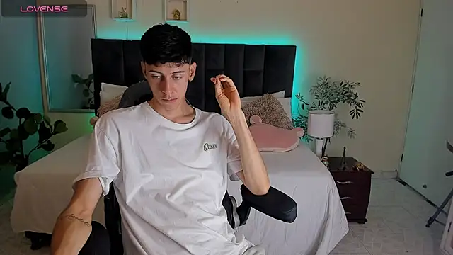 Snapshot of Jhon_snow22 chatting on 11-24-25, 12:27 Jhon snow22 online show from 11-24-25, 12:27