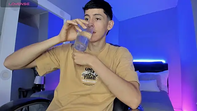 Snapshot of Jhon_snow22 chatting on 12-20-25, 12:34 Jhon snow22 online show from 12-20-25, 12:34