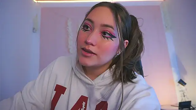 Snapshot of Violet_moon24 chatting on 11-02-25, 10:01 Violet moon24 online show from 11-02-25, 10:01