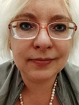 Snapshot of VikaKing chatting on 11-17-25, 09:09 VikaKing online show from 11-17-25, 09:09