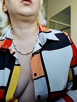 Snapshot of VikaKing chatting on 11-22-25, 10:47 VikaKing online show from 11-22-25, 10:47