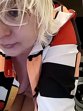 Snapshot of VikaKing chatting on 12-16-25, 05:07 VikaKing online show from 12-16-25, 05:07