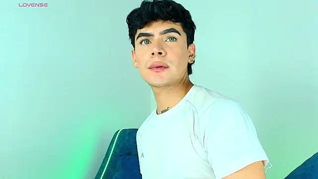 CamiiGuzmanX online show from 12-15-25, 08:13