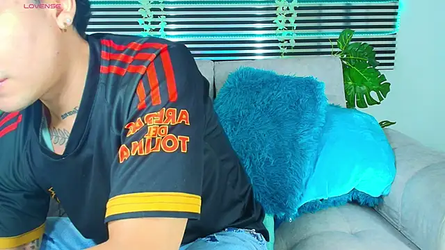 CamiiGuzmanX online show from 04-22-26, 07:48