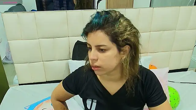 gisell gomez online show from 10-27-25, 11:14