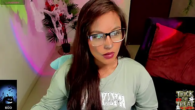 Snapshot of Cameroon-Diaz chatting on 10-30-25, 01:56 Cameroon-Diaz online show from 10-30-25, 01:56