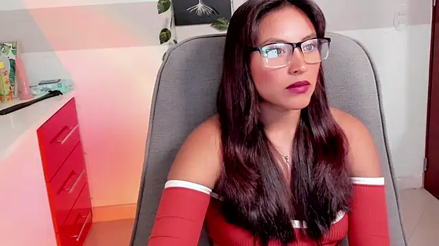 Cameroon-Diaz online show from 04-15-26, 01:51