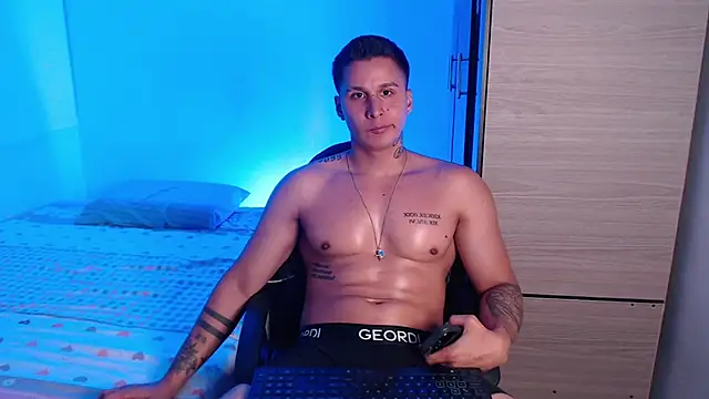 Snapshot of valentinosex1 chatting on 05-22-26, 11:32 valentinosex1 online show from 05-22-26, 11:32