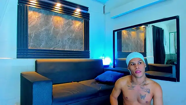 Snapshot of Rick_big chatting on 10-10-25, 04:33 Rick big online show from 10-10-25, 04:33