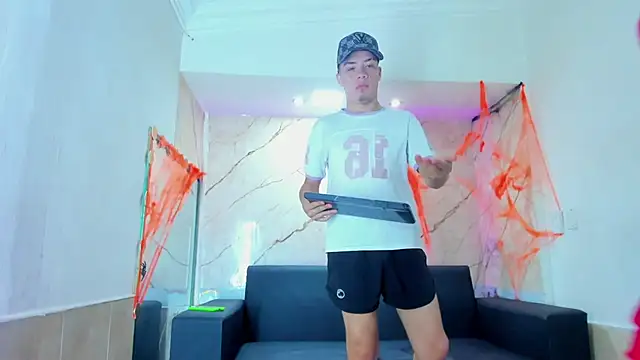 Snapshot of Rick_big chatting on 10-28-25, 04:27 Rick big online show from 10-28-25, 04:27