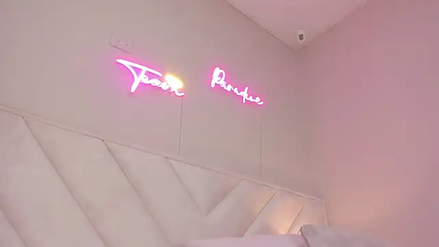 Snapshot of _wendy_x chatting on 01-12-26, 11:37 wendy x online show from 01-12-26, 11:37