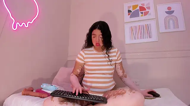 Snapshot of _wendy_x chatting on 03-13-26, 11:39 wendy x online show from 03-13-26, 11:39