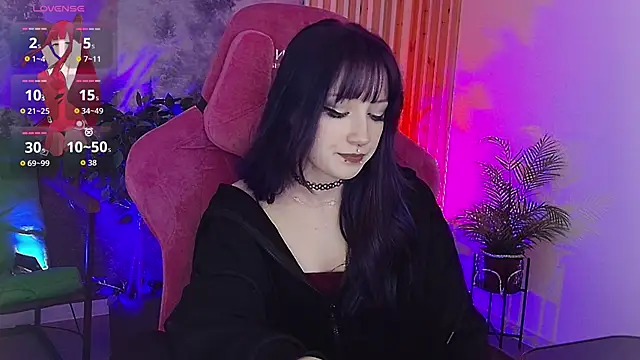 LiliLuna online show from 12-19-25, 02:02