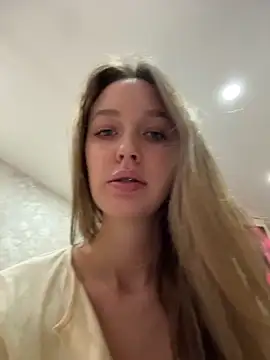 Snapshot of ElliRose chatting on 11-26-25, 07:42 ElliRose online show from 11-26-25, 07:42