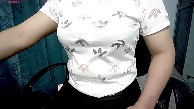 Snapshot of _Sara_768 chatting on 11-14-25, 10:14 Sara 768 online show from 11-14-25, 10:14