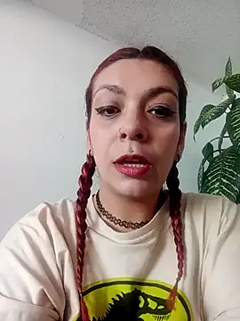 Snapshot of _ari_gato_ chatting on 12-15-25, 05:28 ari gato online show from 12-15-25, 05:28