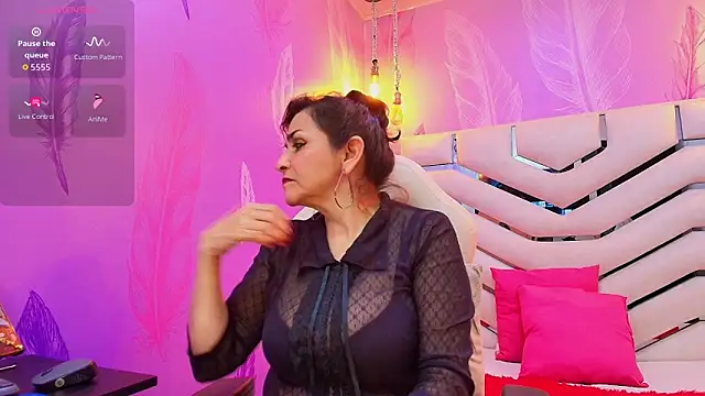 Snapshot of Yara_Stone chatting on 09-16-25, 05:08 Yara Stone online show from 09-16-25, 05:08