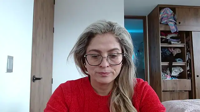 Snapshot of linda-mature43 chatting on 09-15-25, 06:52 linda-mature43 online show from 09-15-25, 06:52