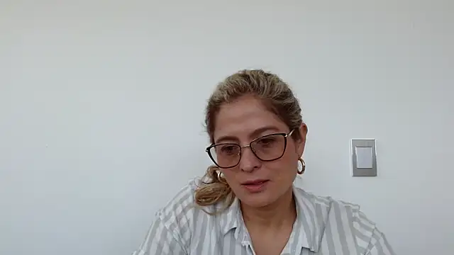 Snapshot of linda-mature43 chatting on 09-22-25, 04:53 linda-mature43 online show from 09-22-25, 04:53