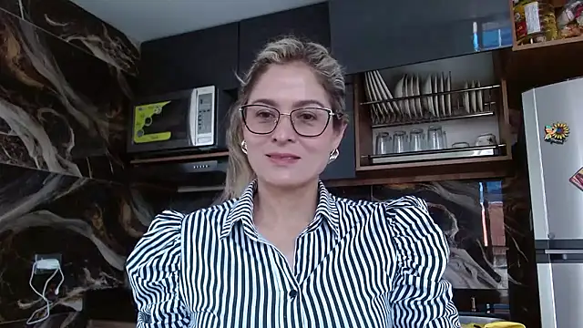 Snapshot of linda-mature43 chatting on 10-02-25, 03:30 linda-mature43 online show from 10-02-25, 03:30