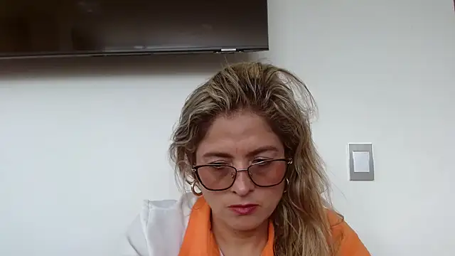 Snapshot of linda-mature43 chatting on 10-15-25, 05:13 linda-mature43 online show from 10-15-25, 05:13