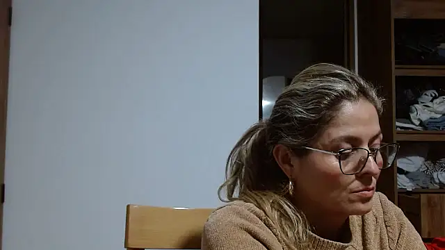 Snapshot of linda-mature43 chatting on 10-17-25, 01:20 linda-mature43 online show from 10-17-25, 01:20