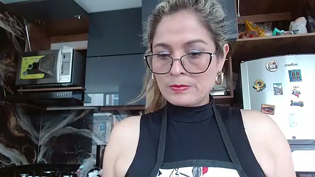 Snapshot of linda-mature43 chatting on 10-17-25, 03:03 linda-mature43 online show from 10-17-25, 03:03