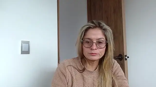 Snapshot of linda-mature43 chatting on 10-21-25, 05:57 linda-mature43 online show from 10-21-25, 05:57