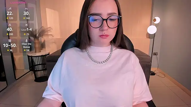 SarahRhodes  online show from 10-20-25, 11:43