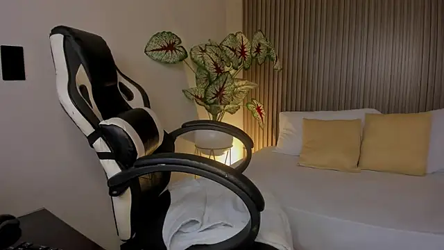 anagil  online show from 11-10-25, 09:03