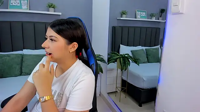 anagil  online show from 12-20-25, 08:27