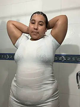 Snapshot of la_pequena_culona chatting on 04-15-26, 09:26 la pequena culona online show from 04-15-26, 09:26