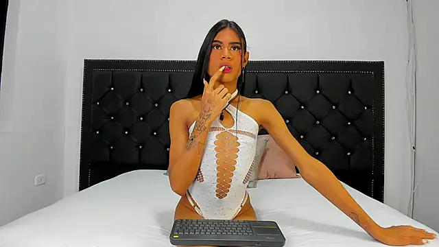 LissyAndrade online show from 10-24-25, 07:54