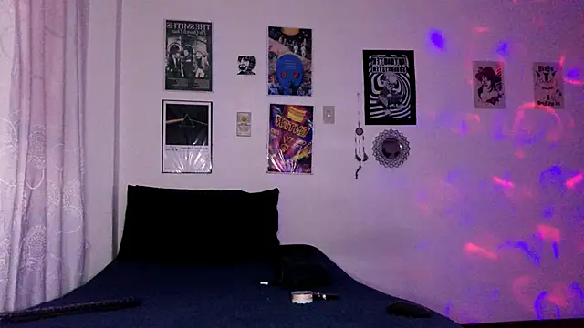 plutonbluemooon333 online show from 12-17-25, 02:06