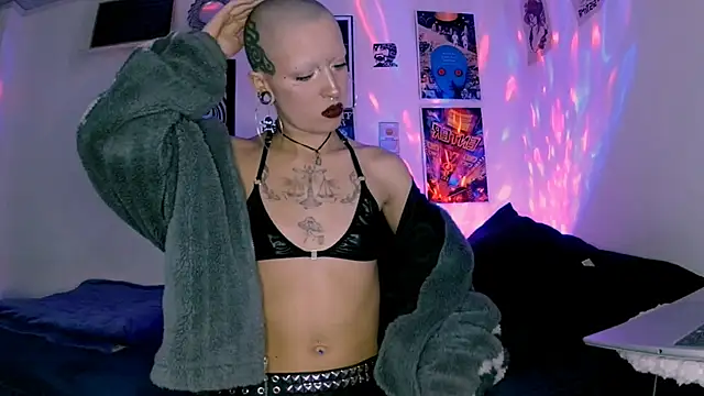 plutonbluemooon333 online show from 04-21-26, 02:51