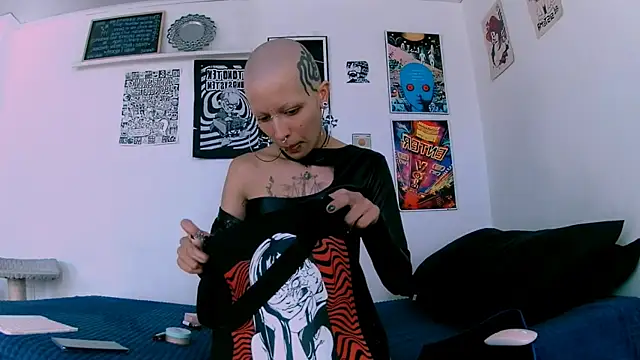 plutonbluemooon333 online show from 04-30-26, 08:15