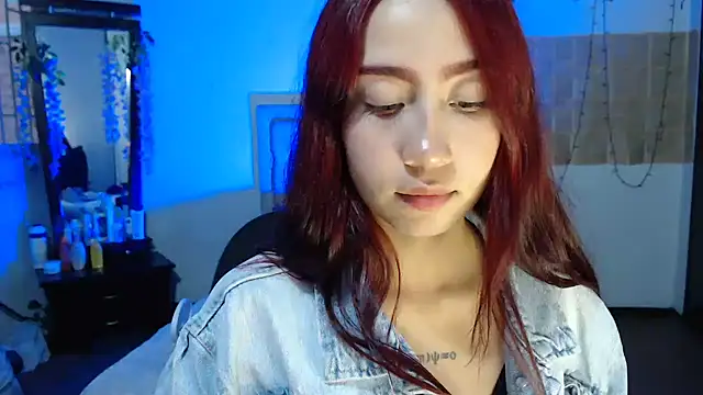 Snapshot of evali16 chatting on 11-14-25, 10:40 evali16 online show from 11-14-25, 10:40