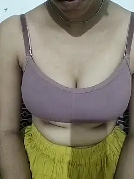 Snapshot of NAIRA5677 chatting on 09-22-25, 05:26 NAIRA5677 online show from 09-22-25, 05:26