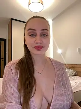 Snapshot of Maribelle_Vinnie chatting on 02-17-26, 06:03 Maribelle Vinnie online show from 02-17-26, 06:03