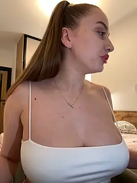 Snapshot of Maribelle_Vinnie chatting on 03-19-26, 07:29 Maribelle Vinnie online show from 03-19-26, 07:29