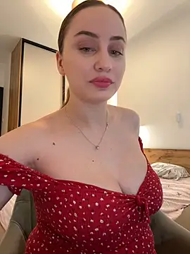 Snapshot of Maribelle_Vinnie chatting on 04-16-26, 05:25 Maribelle Vinnie online show from 04-16-26, 05:25